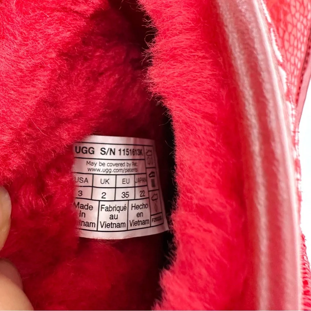 UGG new without